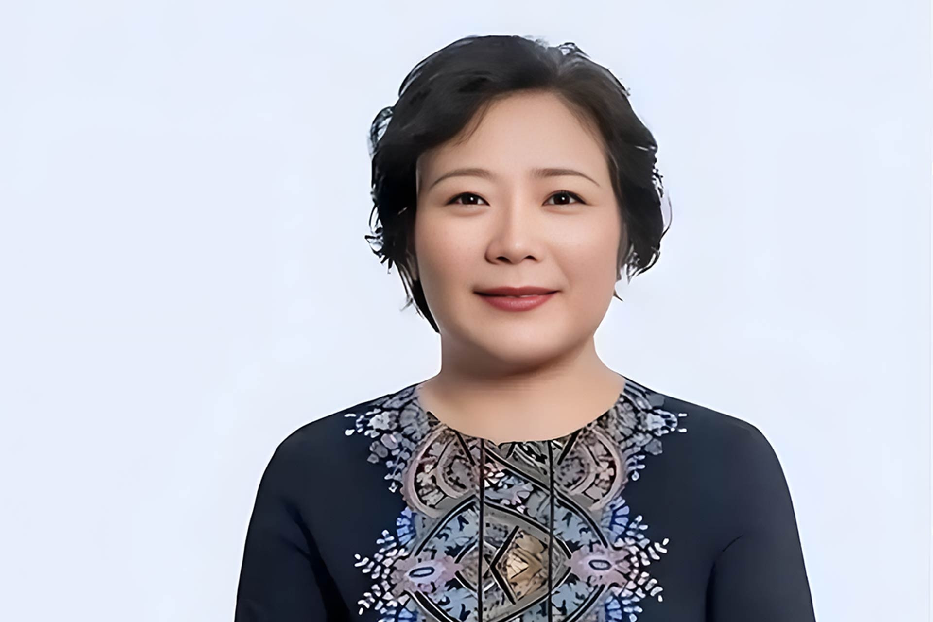 Từ cô gái quê đến nữ tỷ phú địa ốc ở Trung Quốc, mỗi tháng thu 7.100 tỷ đồng tiền thuê nhà