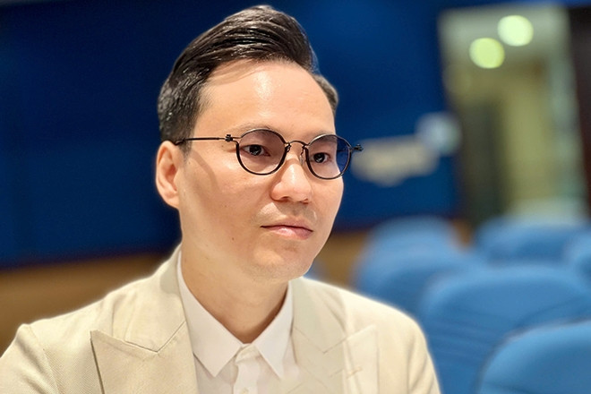 Ca sĩ Đình Bảo AC&M vượt biến cố nhờ vợ con, 'tham vọng' khi về nước