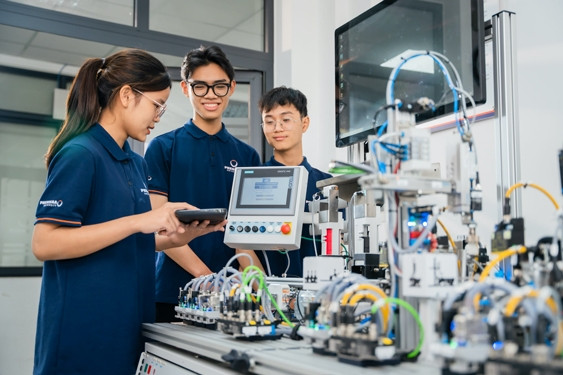 Chạy đua giáo dục AI và bài học cho Việt Nam