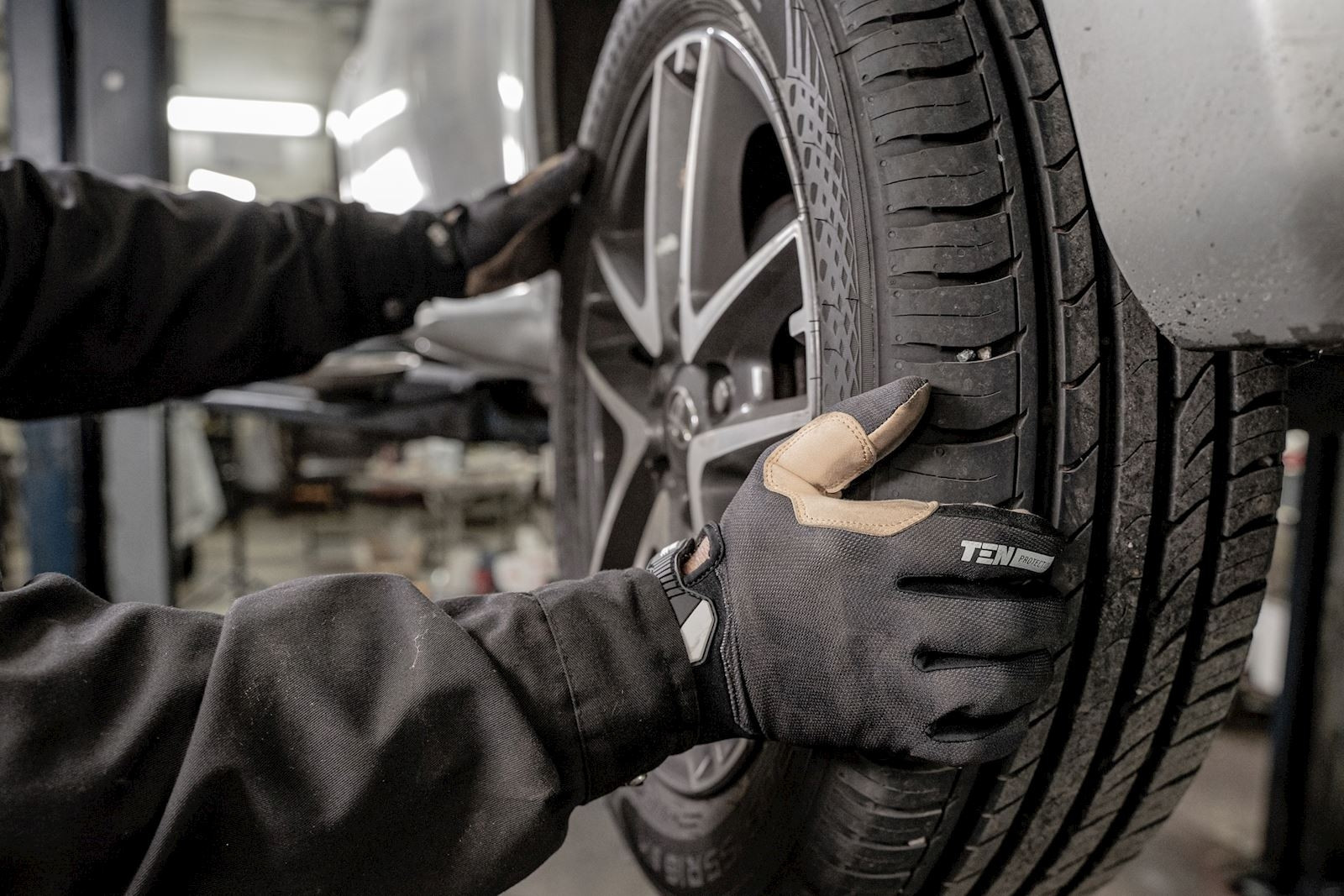 4 dấu hiệu cảnh báo lốp xe đã đến lúc phải thay mới