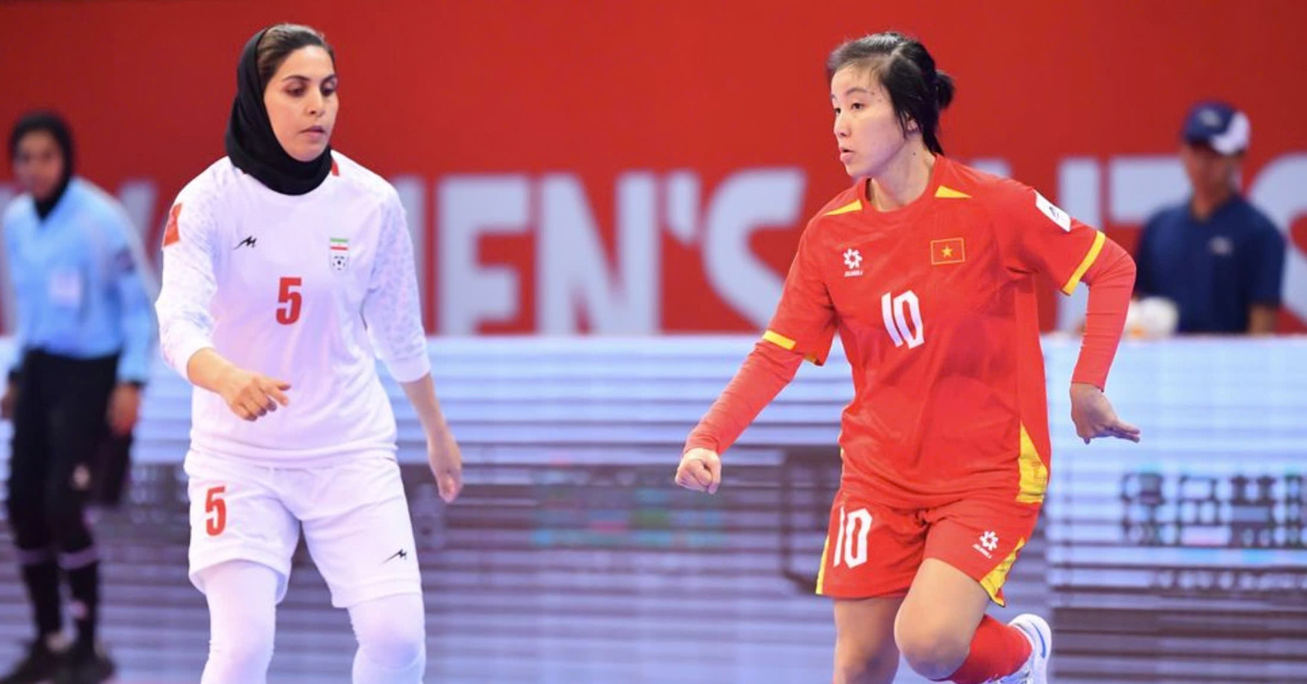 ĐT futsal nữ Việt Nam vào tứ kết châu Á với ngô...