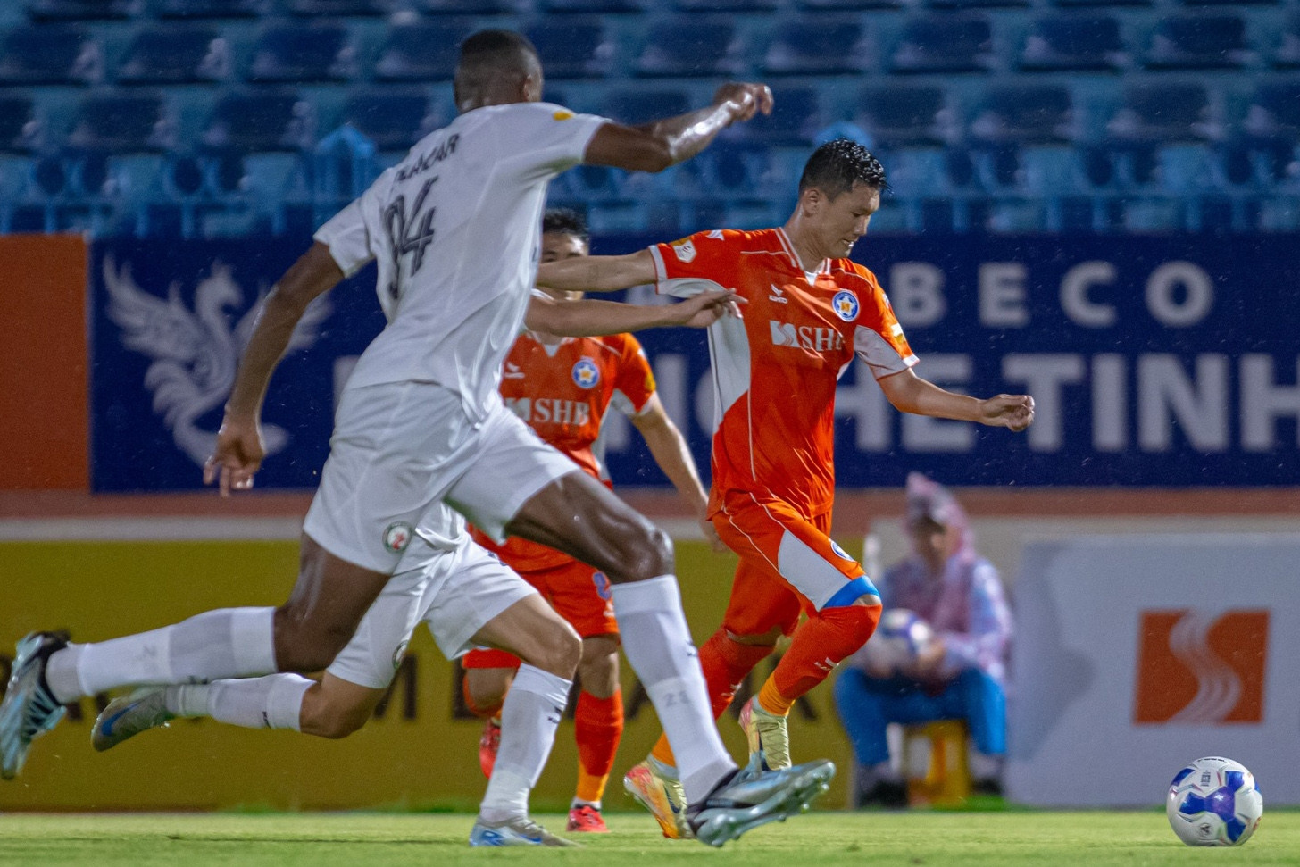 Đua trụ hạng V-League: SHB.Đà Nẵng khiến nhiều đội bất an