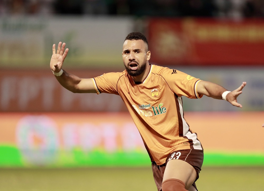 hagl vs the cong viettel 2.jpg