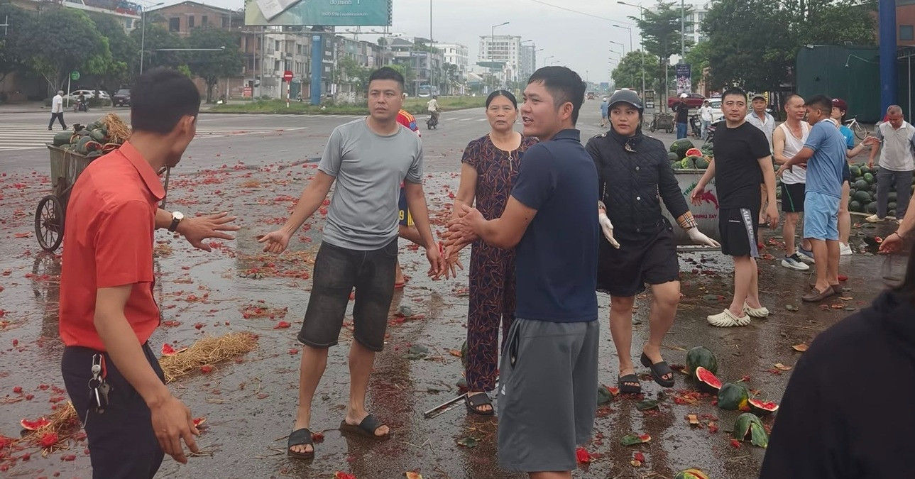 Hậu cảnh tượng xúc động sau vụ tai nạn: Tài xế ...