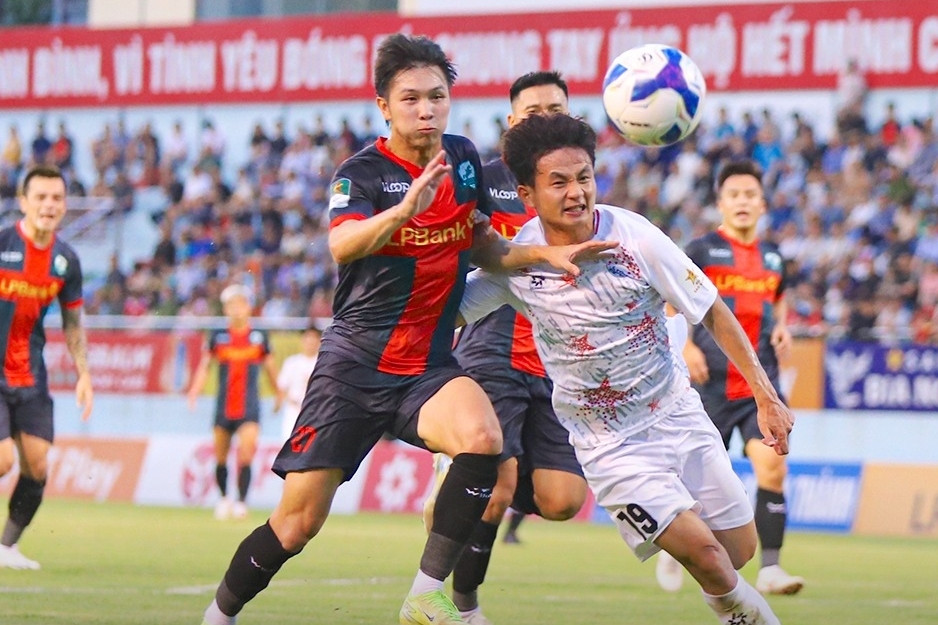 Tiền đạo ĐT Việt Nam ghi bàn, Ninh Bình chạm 1 tay vào vé V-League