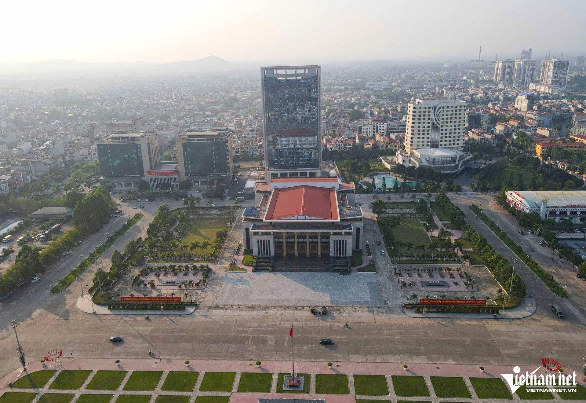 Toa nha lien co quan Bac Giang.jpg