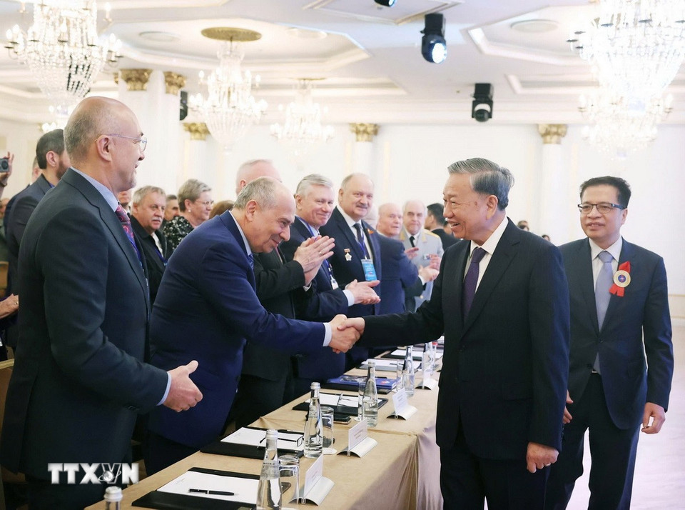 tong bi thu to lam gap mat nhan sy nga 5.jpg