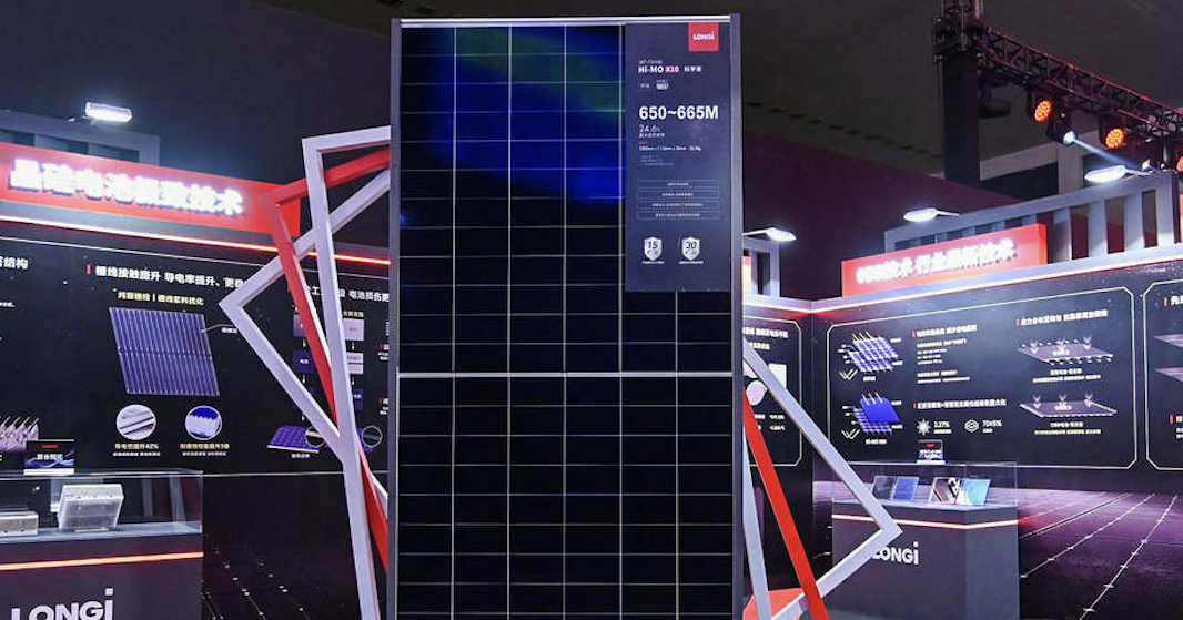 Trung Quốc trình làng tấm pin mặt trời chịu được siêu bão cấp 15