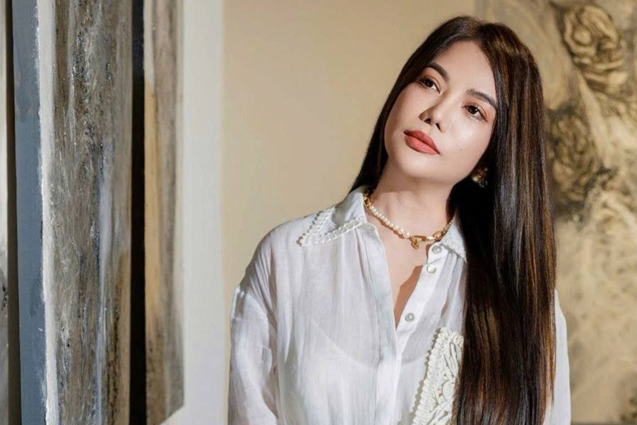 Trương Ngọc Ánh trẻ đẹp và thanh lịch thưởng tranh sau biến cố