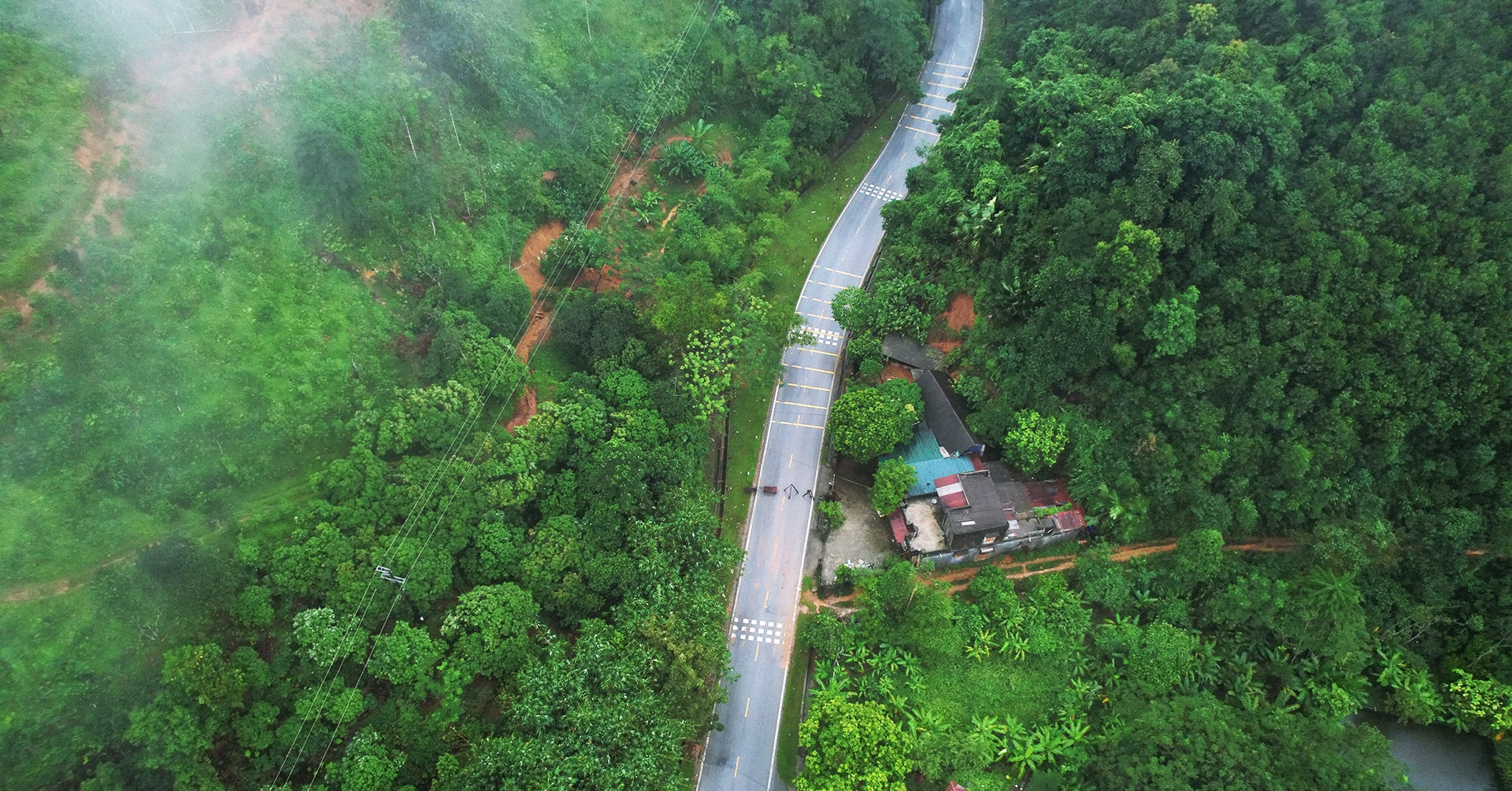 Tuyến đường độc đạo dài 177km nối 2 tỉnh Tuyên ...
