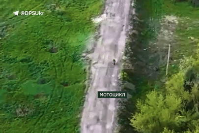 Video Ukraine dùng UAV chặn lính Nga lái xe máy tiến công ở Kharkiv