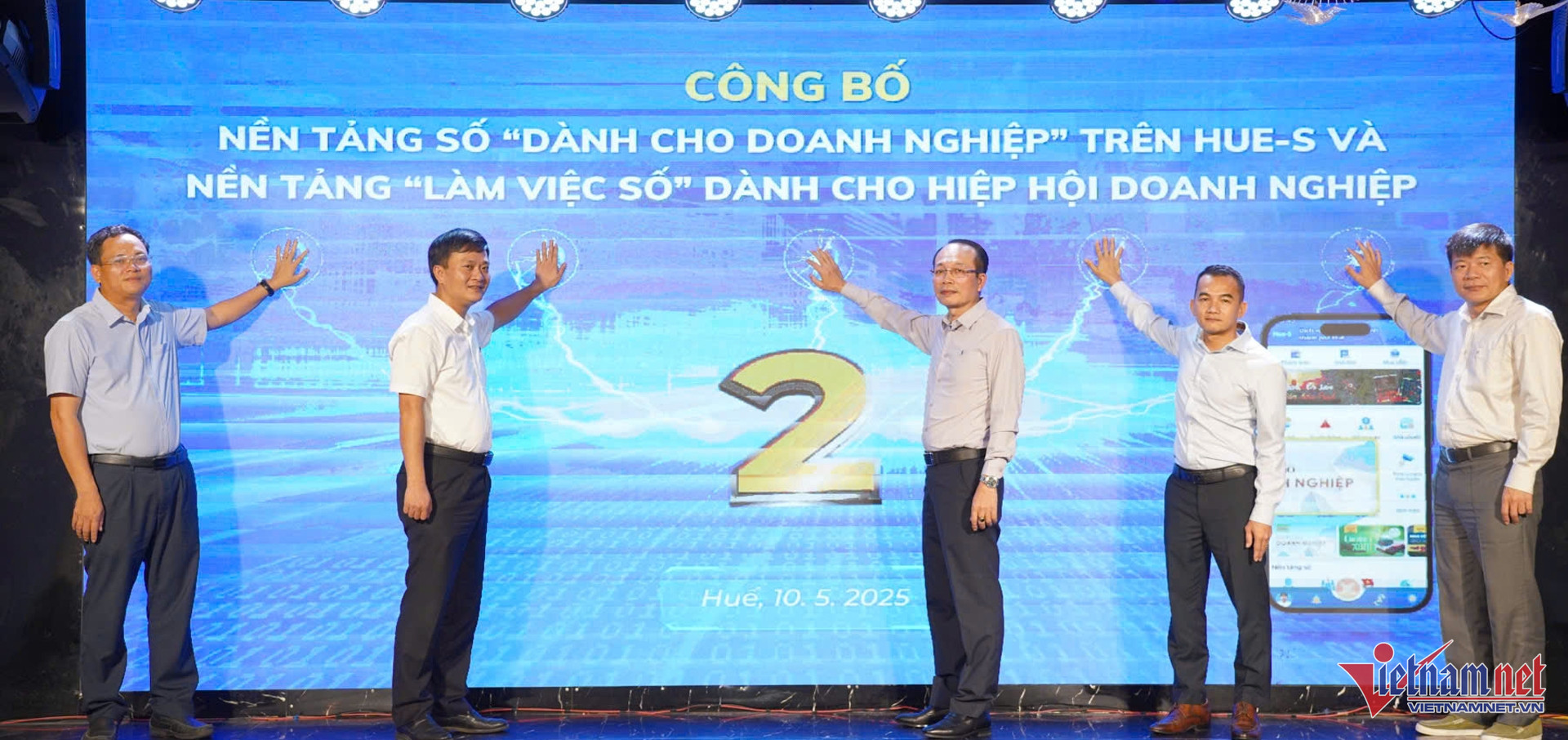 W-cong bo 2 nen tang tren Hue S 001.jpg