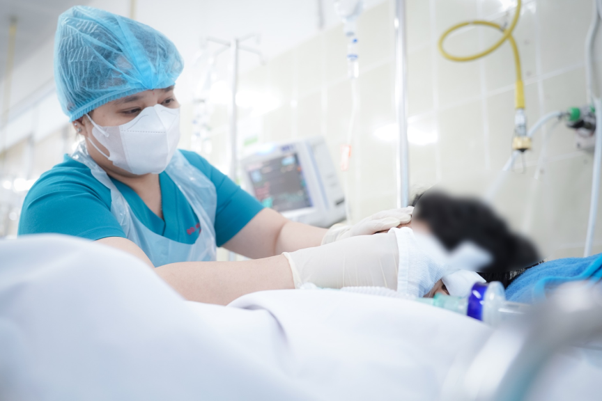 Bé trai bị cây rơi trúng vẫn hôn mê, gia đình từ chối nhận hỗ trợ từ cộng đồng