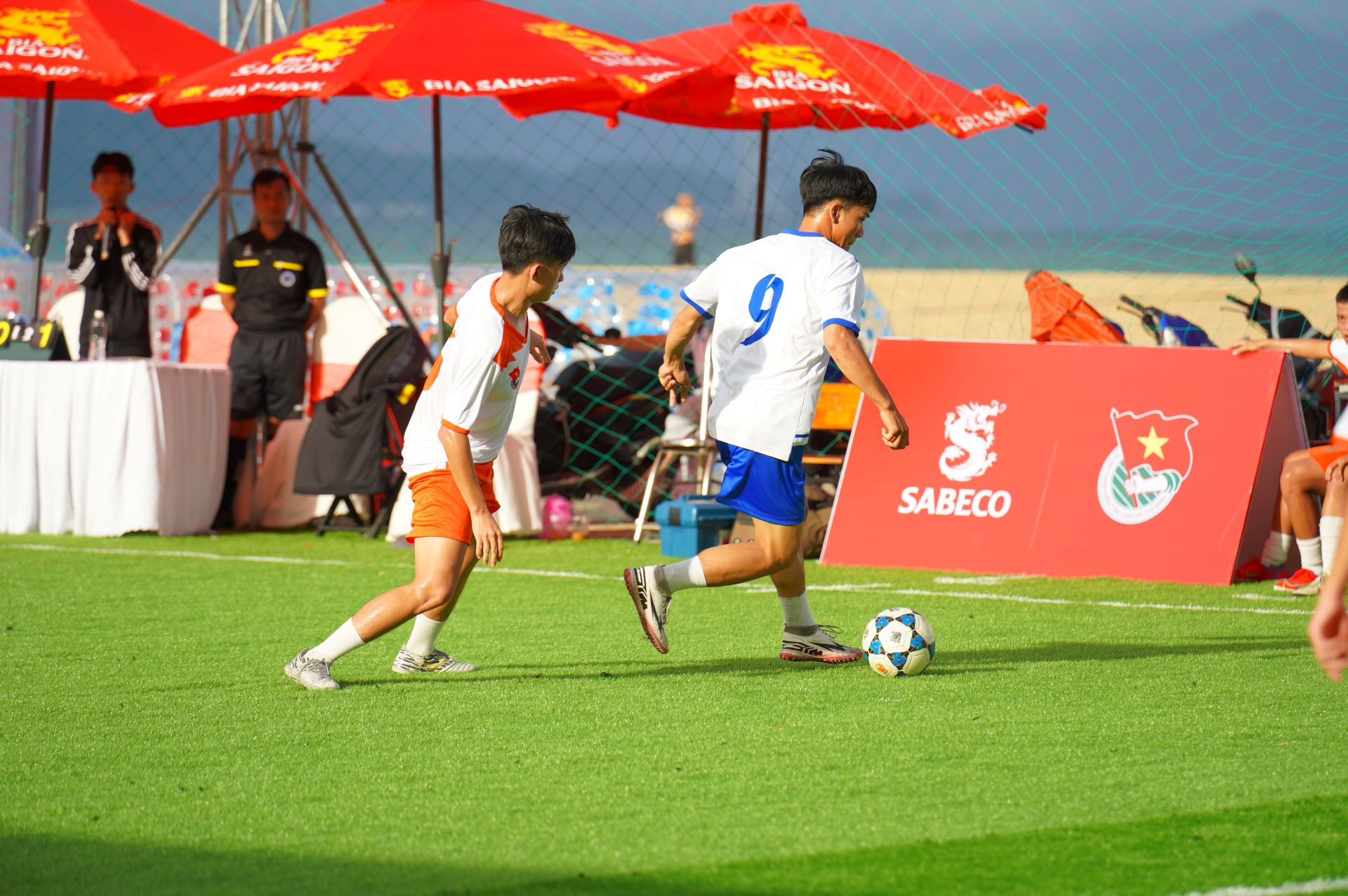 Các đội bóng tranh tài tại Khánh Hòa trong khuôn khổ chuỗi chương trình SABECO Sports Hub 2024 Gắn kết tinh thần Việt.JPG