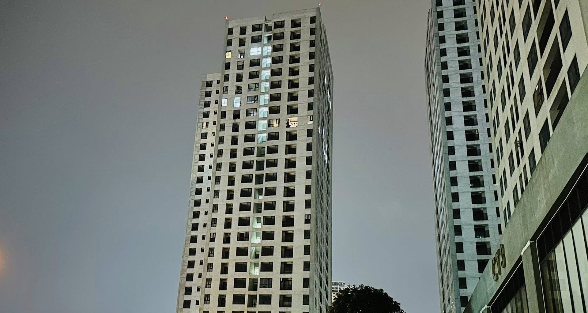 Chung cư nghìn tỷ bên sông Tô Lịch: 5 năm vẫn lác đác cư dân, đèn tắt triền miên