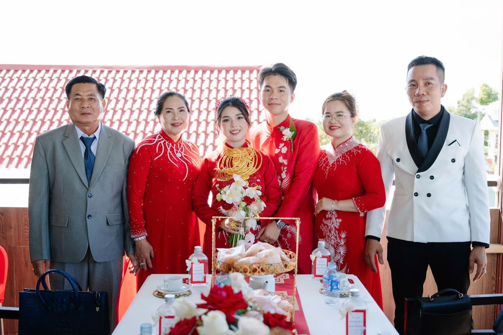Đám cưới con trai chủ tiệm vàng ở Long An gây sốt vì chi tiết thú vị