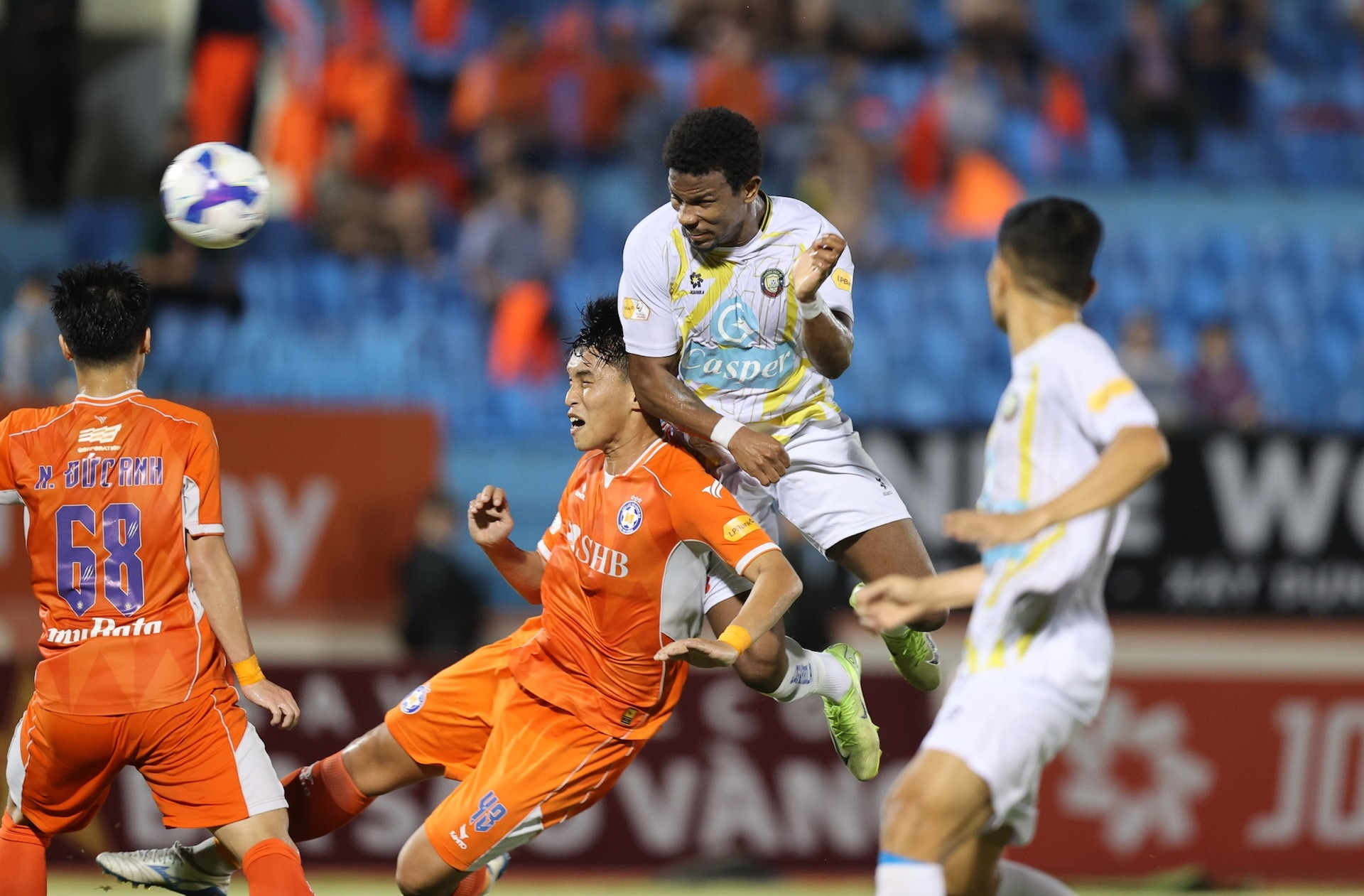 V-League ‘khốc liệt’ đoạn cuối: Đáng mừng hay đáng lo?