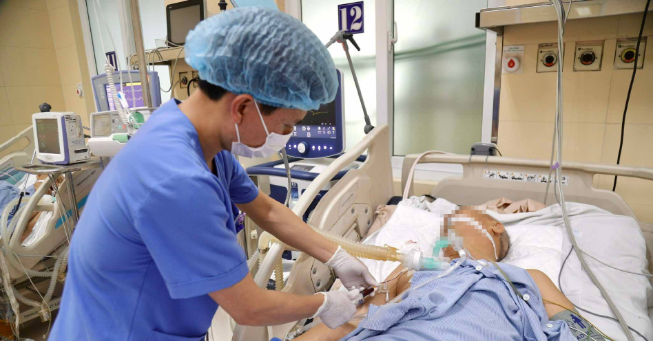 Điều dưỡng nơi hồi sức cấp cứu bệnh ung thư: Không ít lần lặng lẽ lau nước mắt
