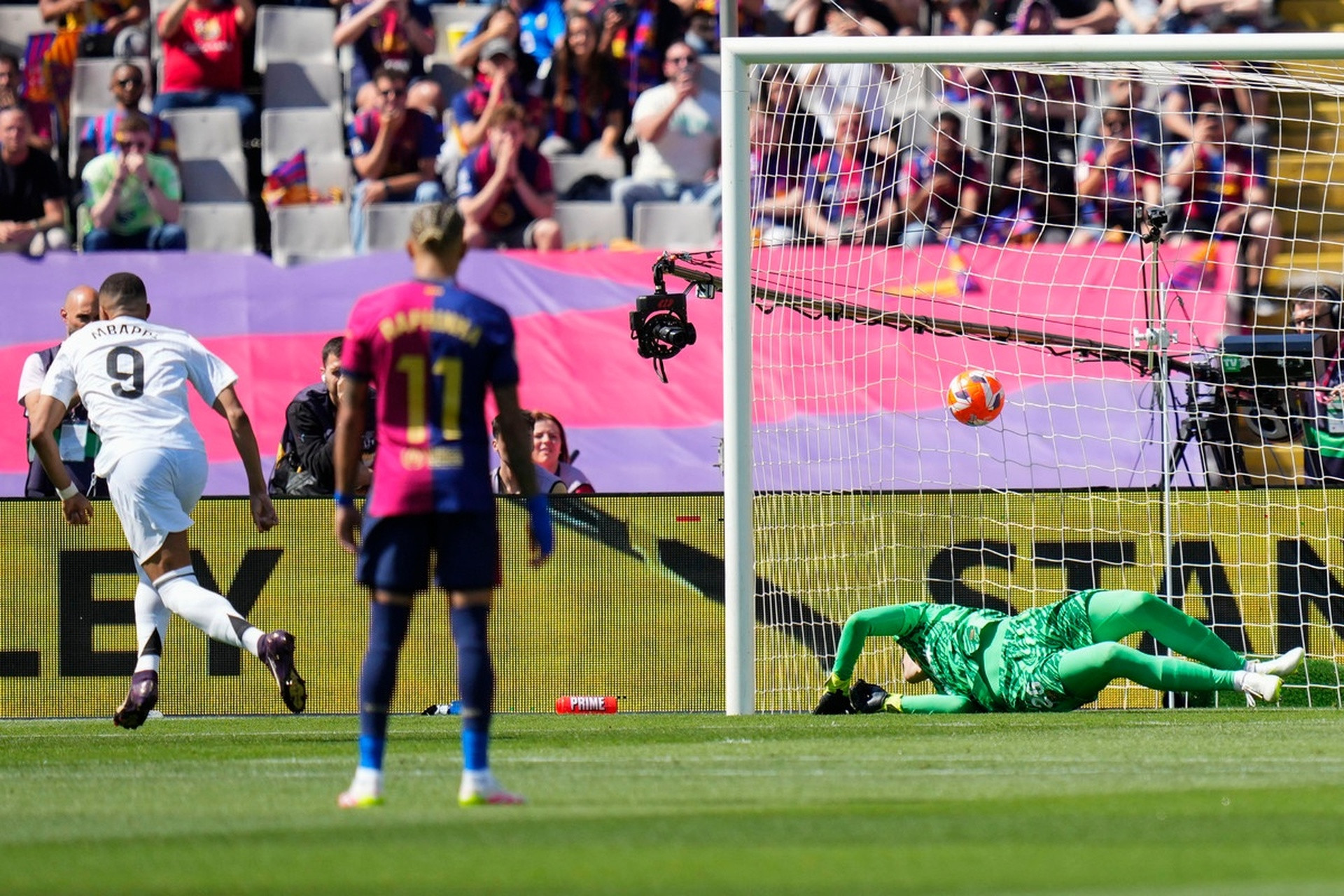 Barca thắng kịch tính Real Madrid: Nhà vua Lamine Yamal Image hình ảnh hình ảnh hình ảnh hình ảnh hình ảnh Inigo Martinez - Barca thắng kịch tính Real Madrid: Nhà vua Lamine Yamal