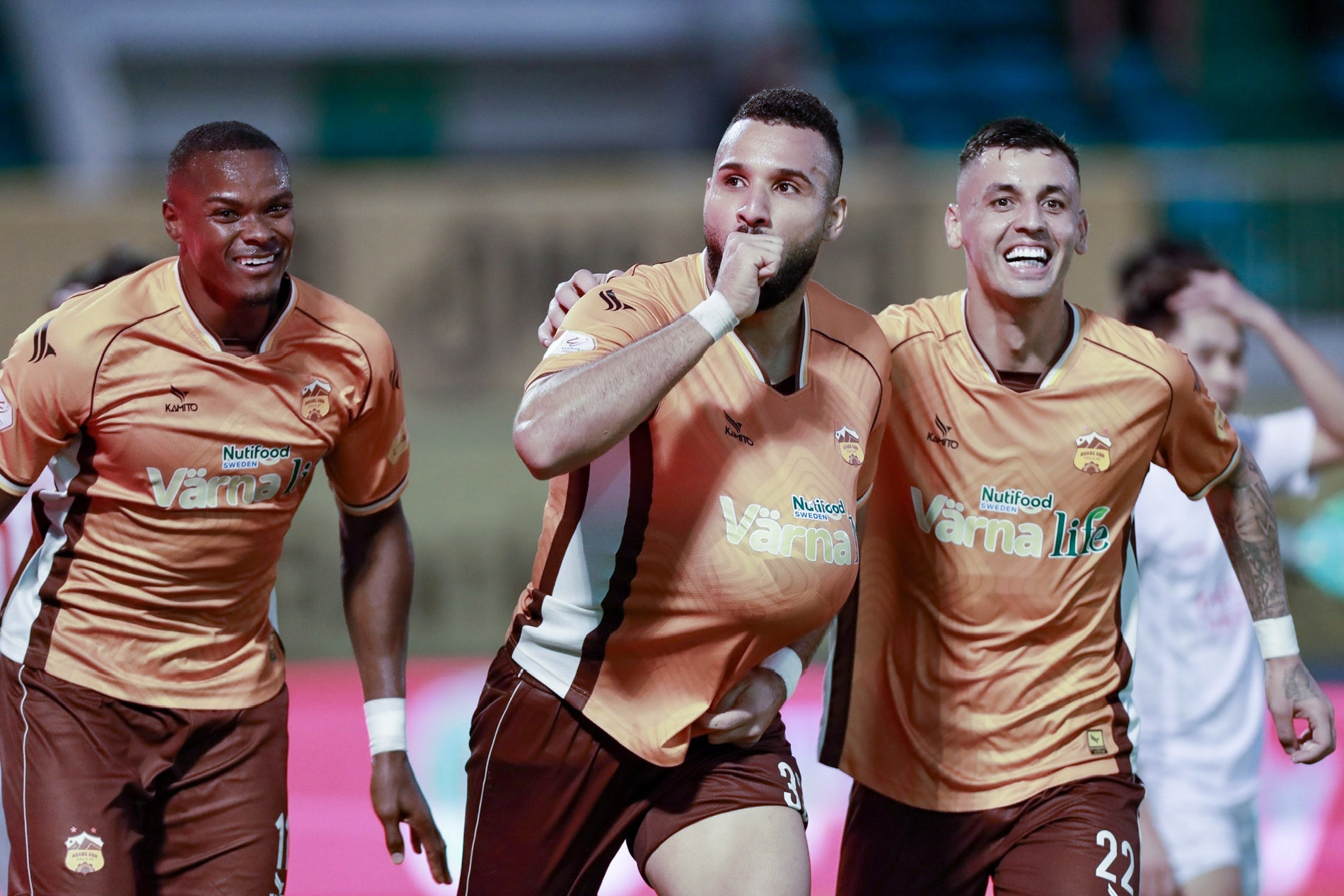 HAGL lại khiến V-League… tuyệt đối điện ảnh