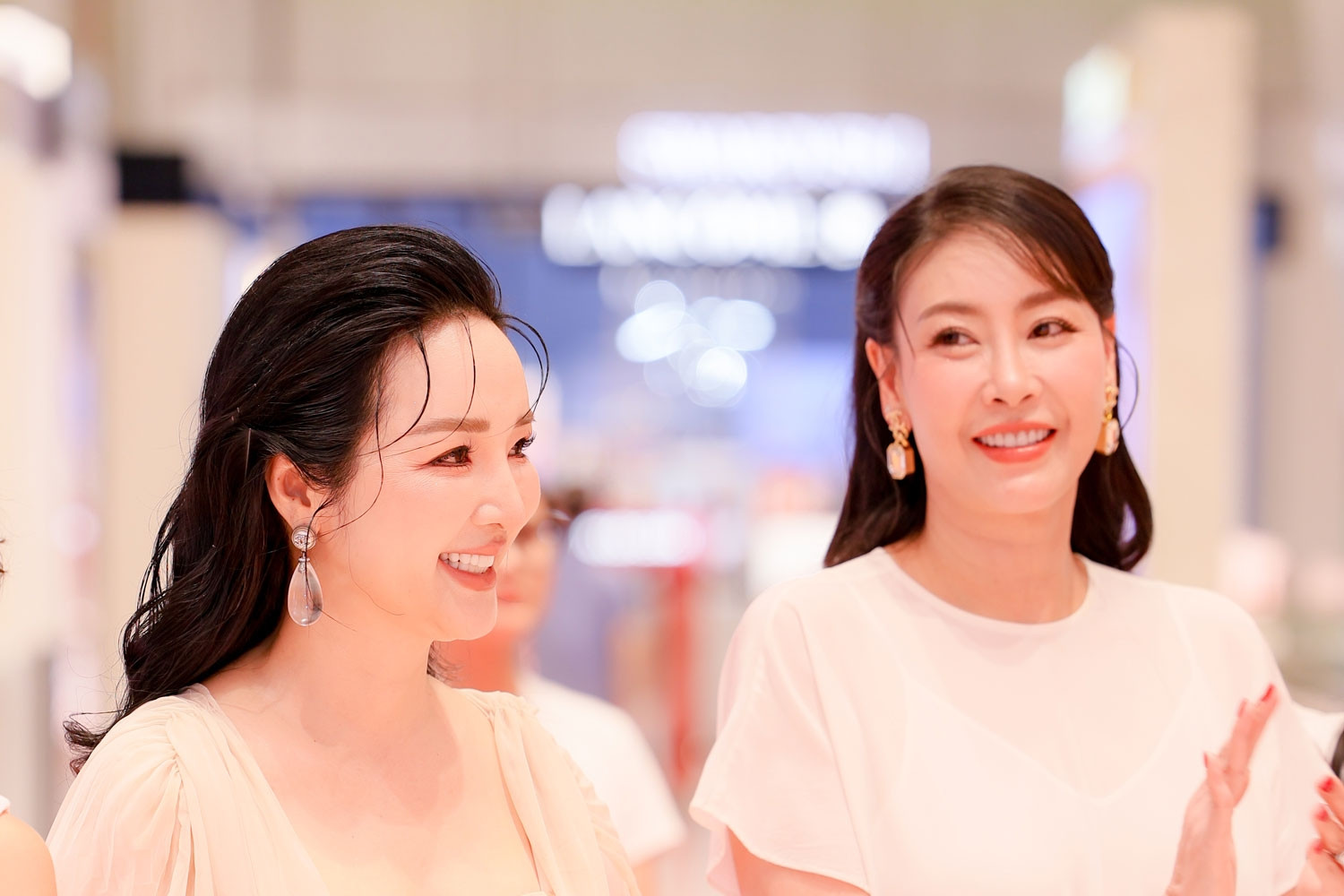 Hoa hậu Hà Kiều Anh, Giáng My khiến nhiều người trầm trồ vì nhan sắc