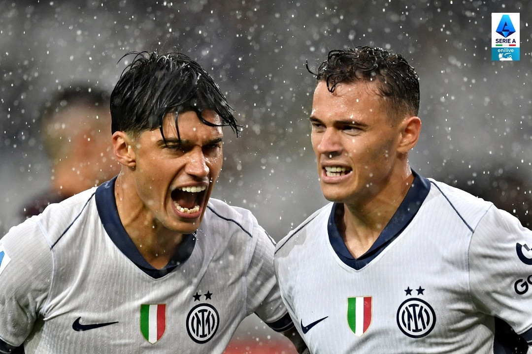 Inter Milan tăng tốc đua vô địch, Napoli đánh rơi chiến thắng