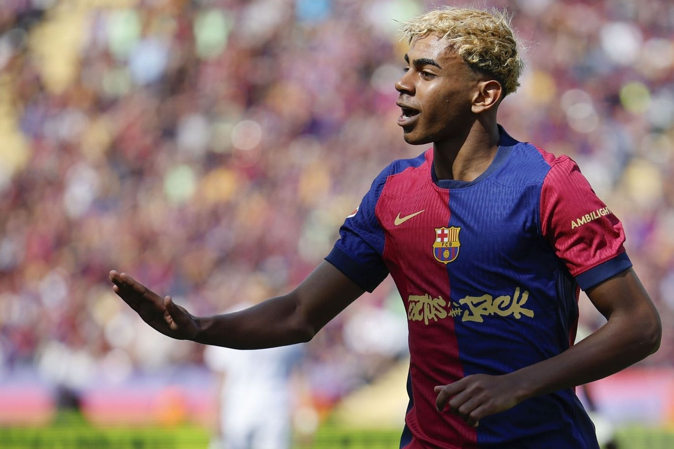 Lamine Yamal ‘đá xoáy’ Ronaldo và Mbappe ở Siêu kinh điển