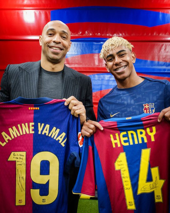 Lmaine Yamal Henry FCB.jpg