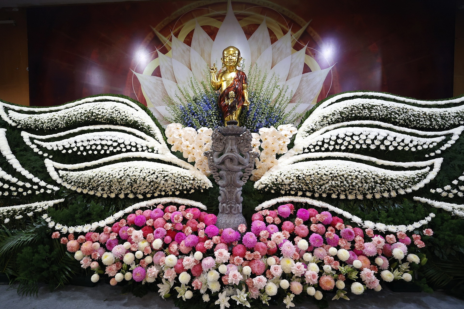 Mô hình hoa đặc biệt dịp cung rước xá lợi Đức Phật về chùa Quán Sứ