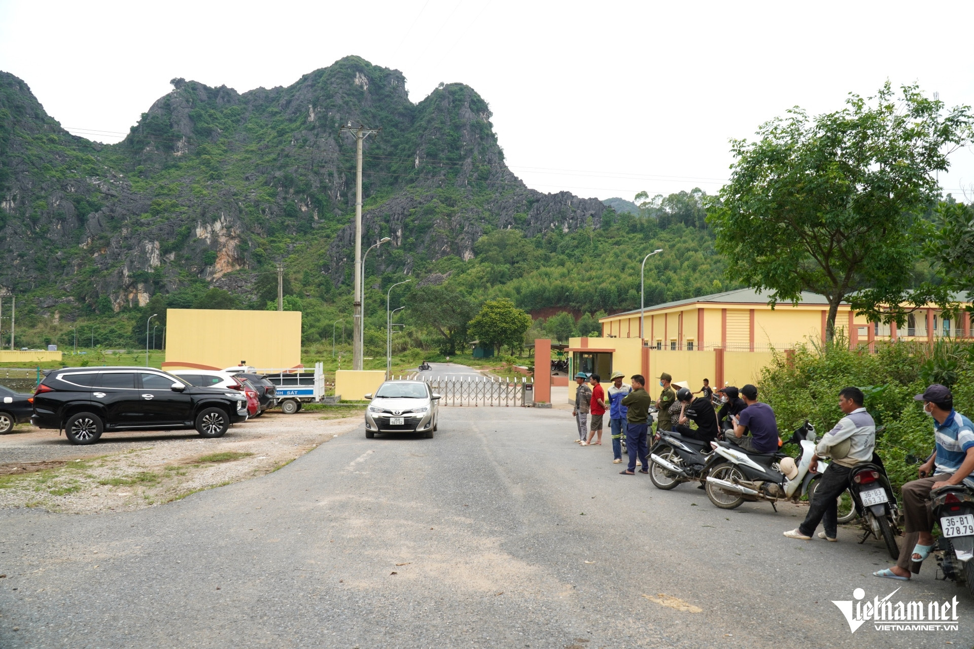 W-a1Rác thải tràn ngập phố.JPG.jpg