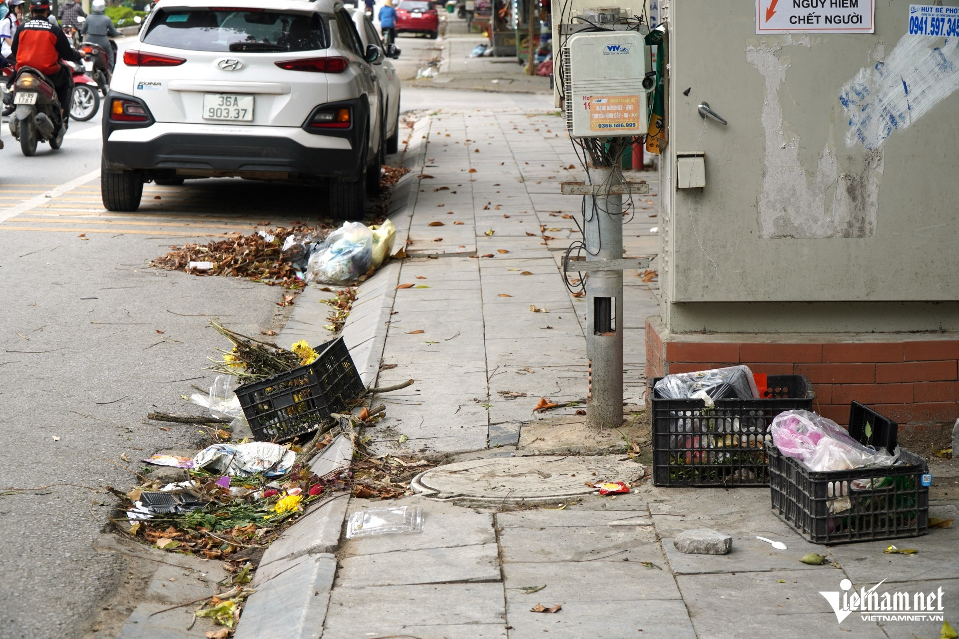 W-a8Rác thải tràn ngập phố.JPG.jpg