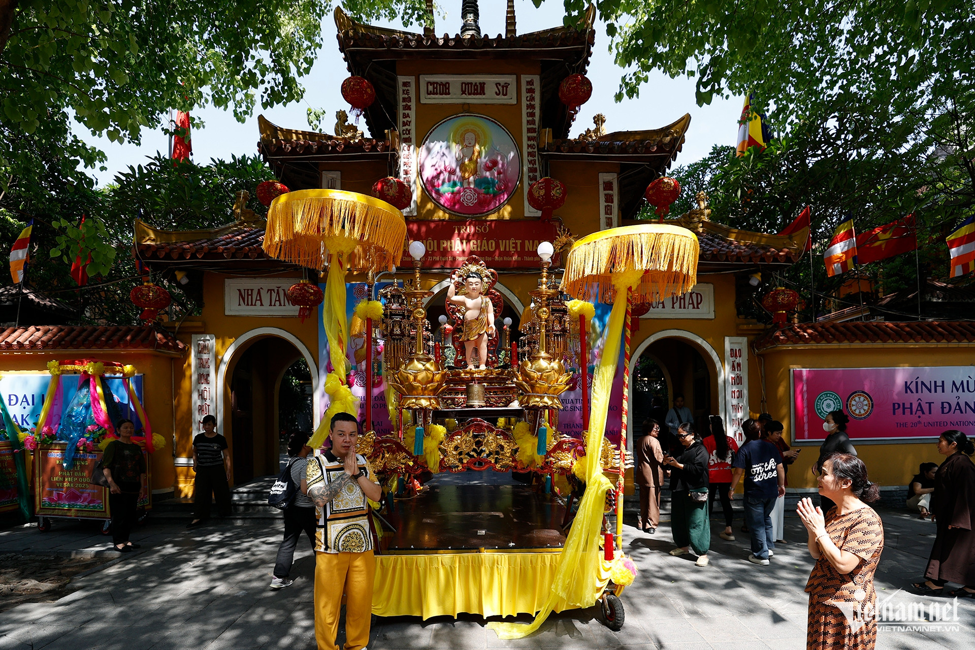 W-Chua Quan Su.jpg