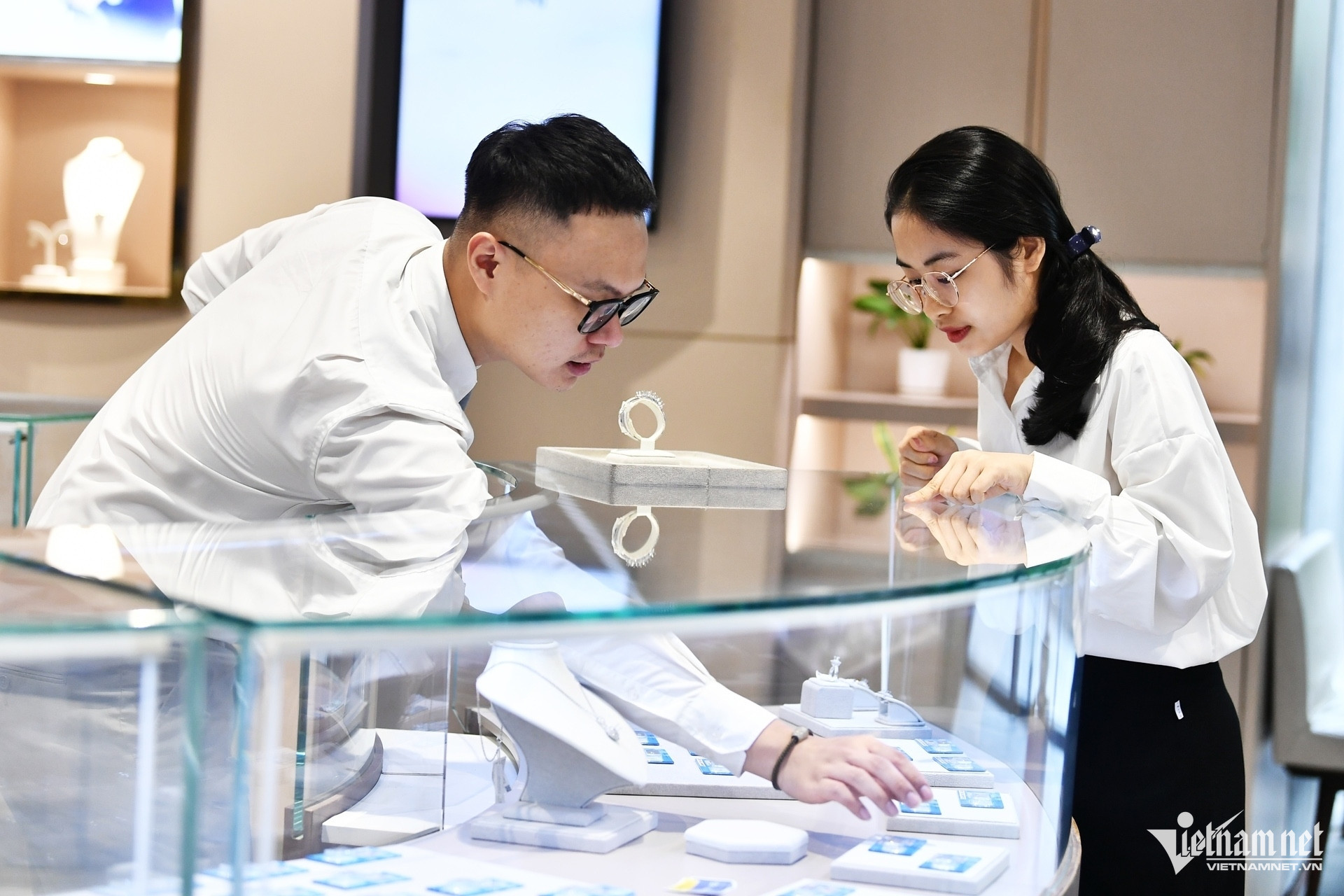 W-vang pnj 42 99849.jpg