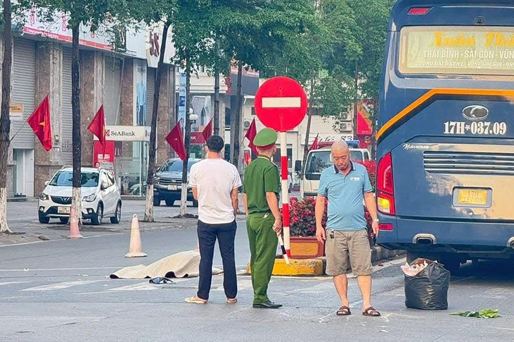 2 xe vút nhanh qua ngã tư TP Thái Bình, người phụ nữ tử vong