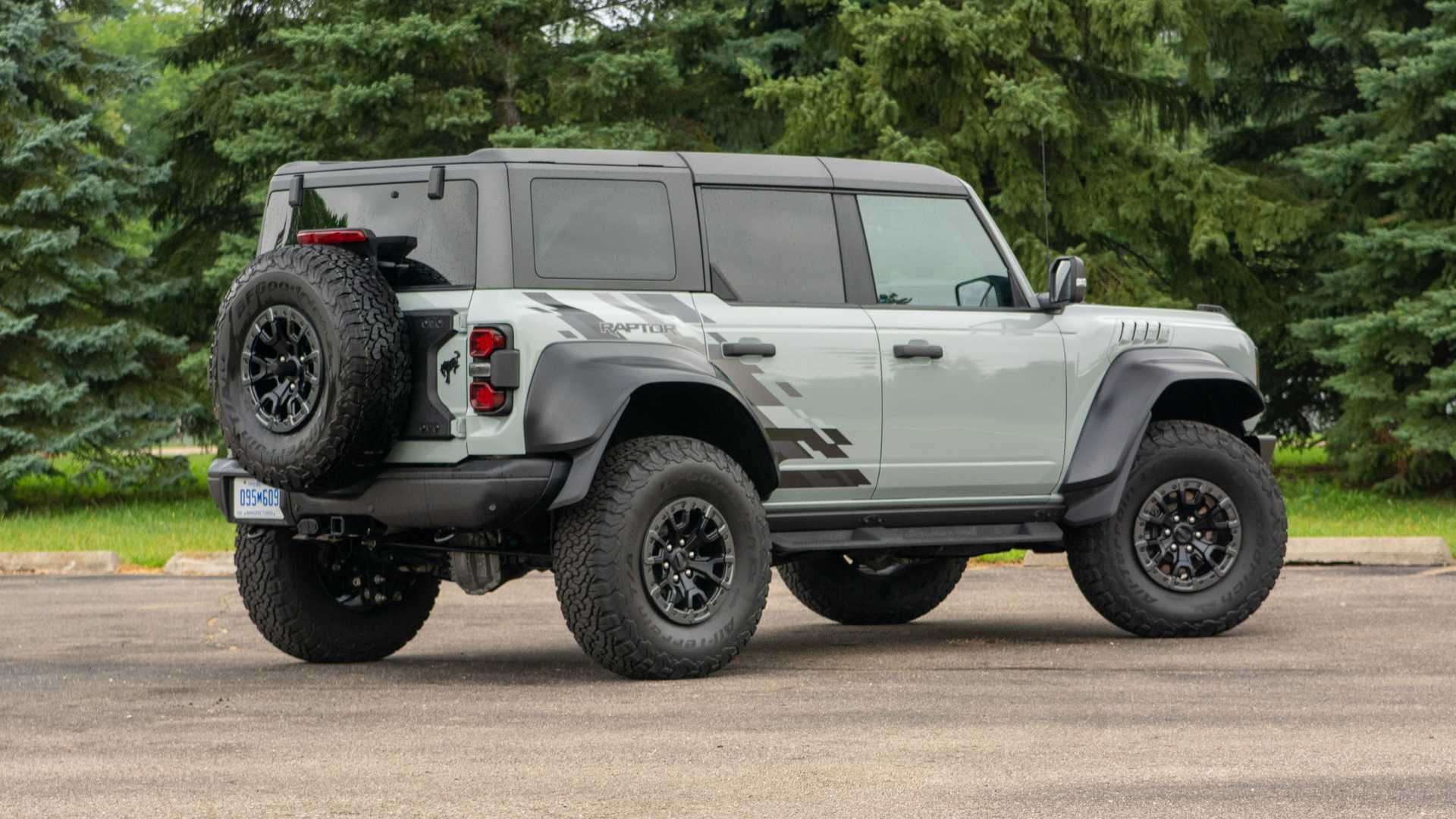 bronco suv 3.jpg