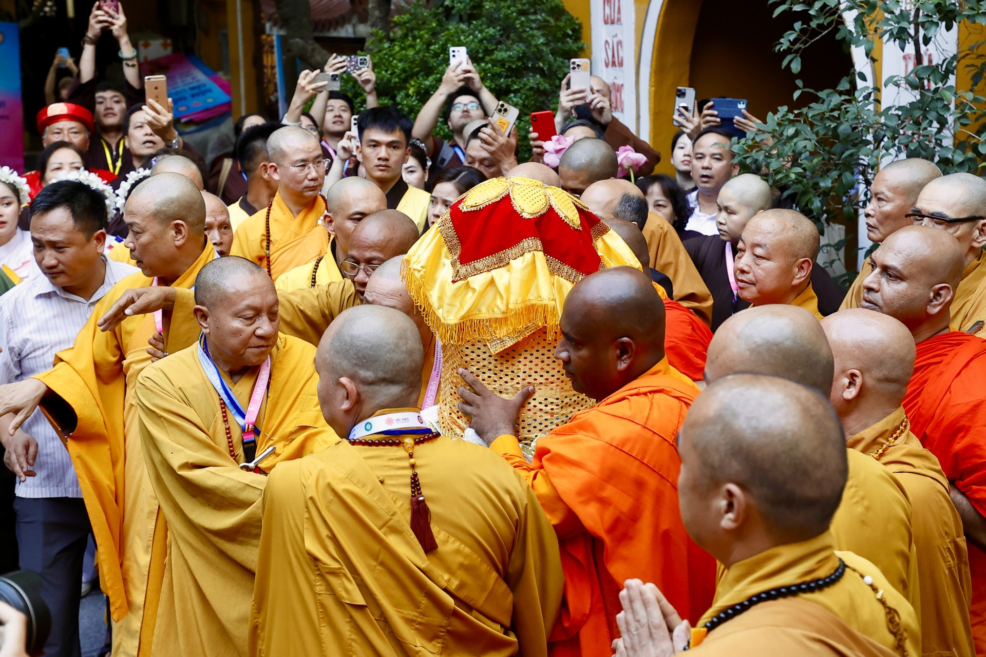 Cung nghinh xá lợi Đức Phật - quốc bảo Ấn Độ về chùa Quán Sứ