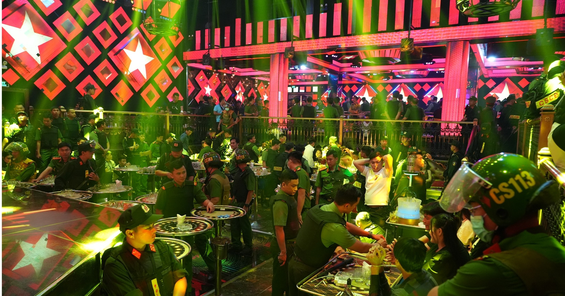Cuộc đột kích quán bar Paris Night Club lúc nửa đêm 'vén màn' sự thật bên trong