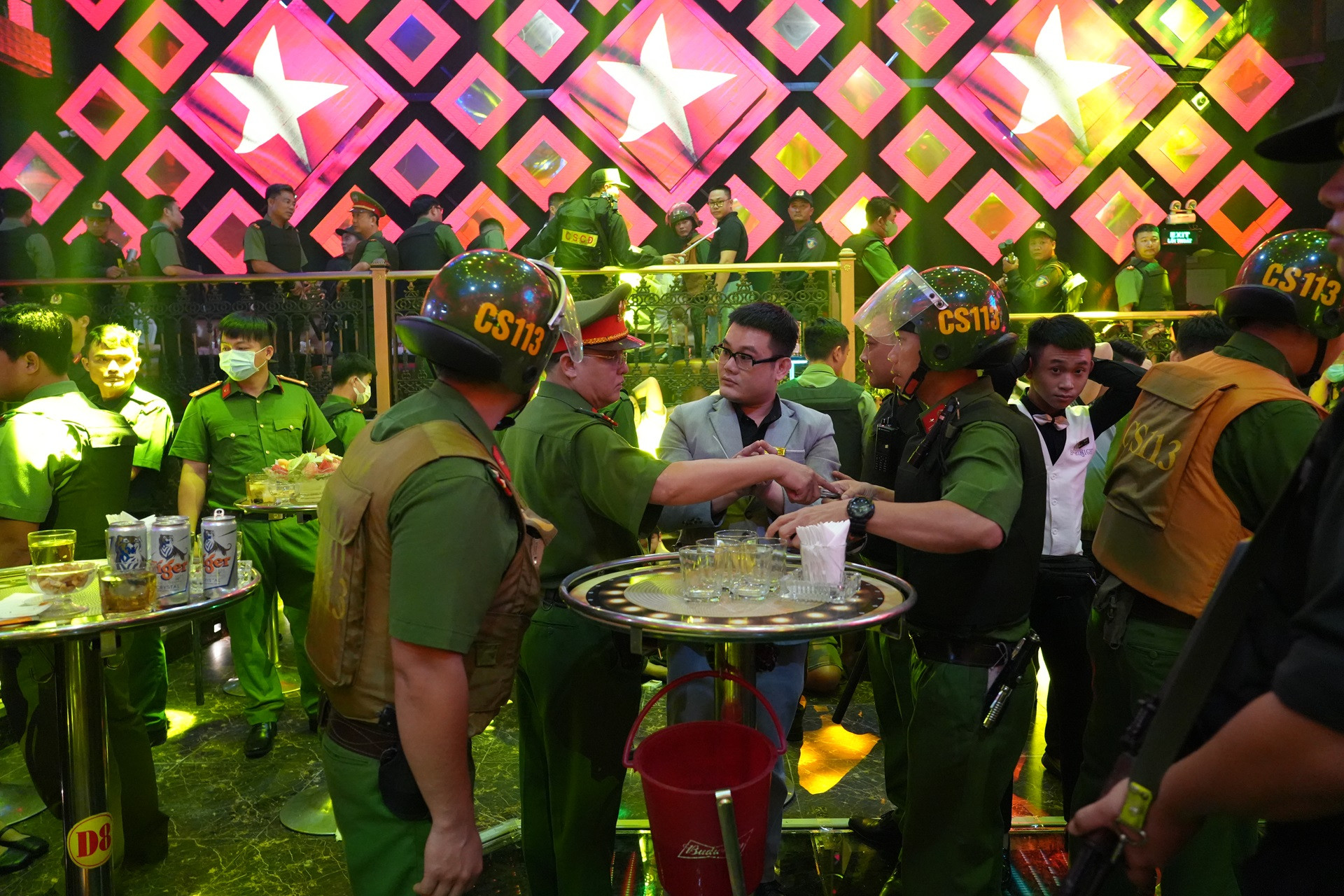 đột kích quán bar Paris Night Club tại tp phan thiết.jpg