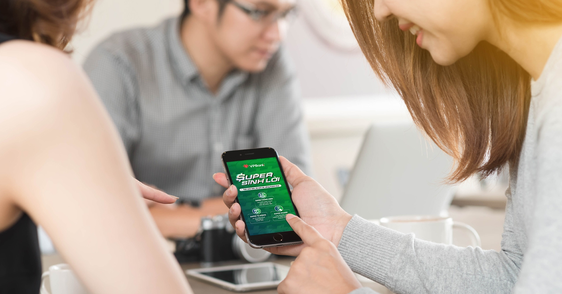 GenZ tiêu tiền khác biệt: Vẫn quẹt thẻ, vẫn sinh lời mỗi ngày