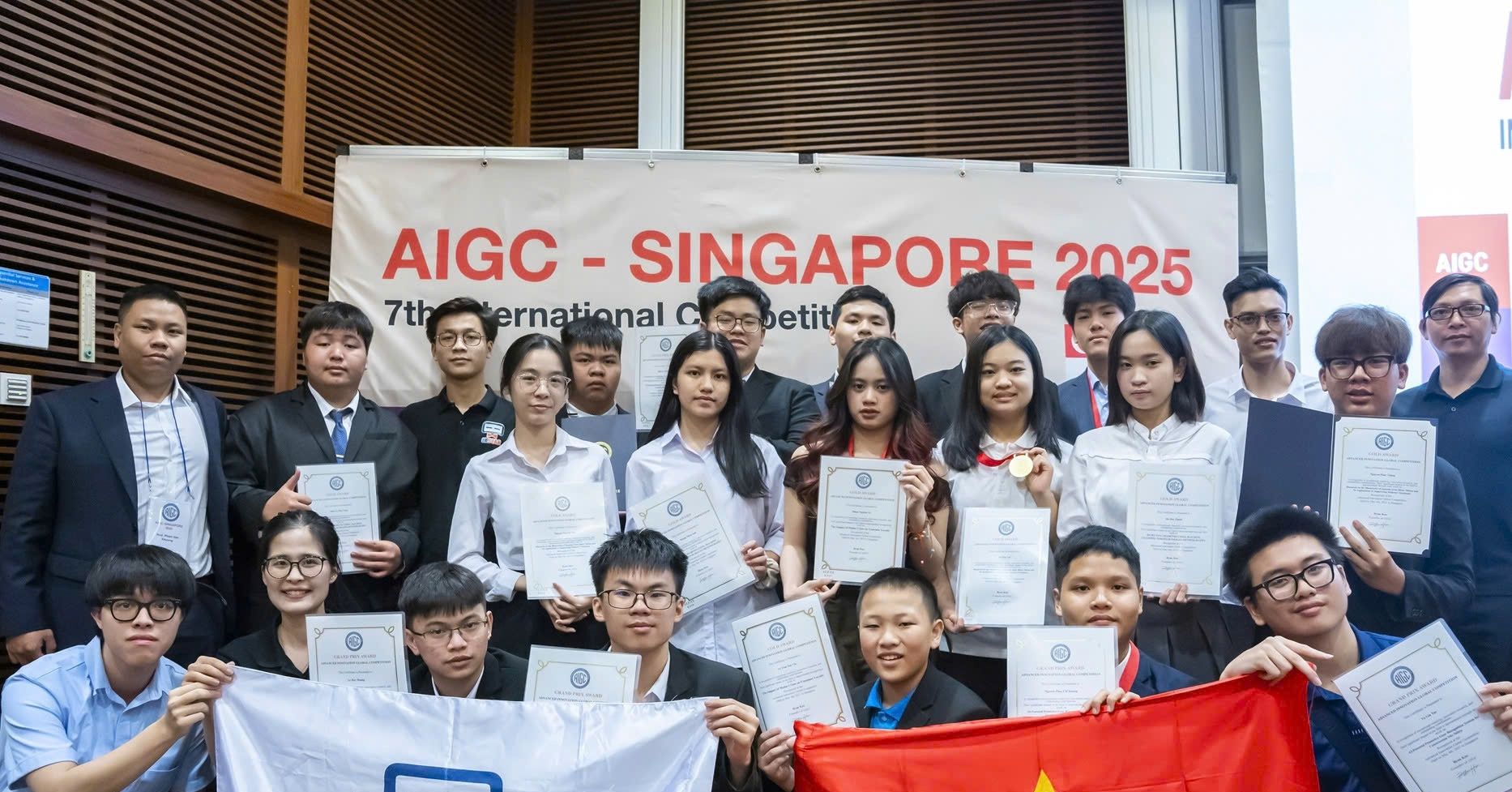 Tự Hào: Học Sinh Việt Nam