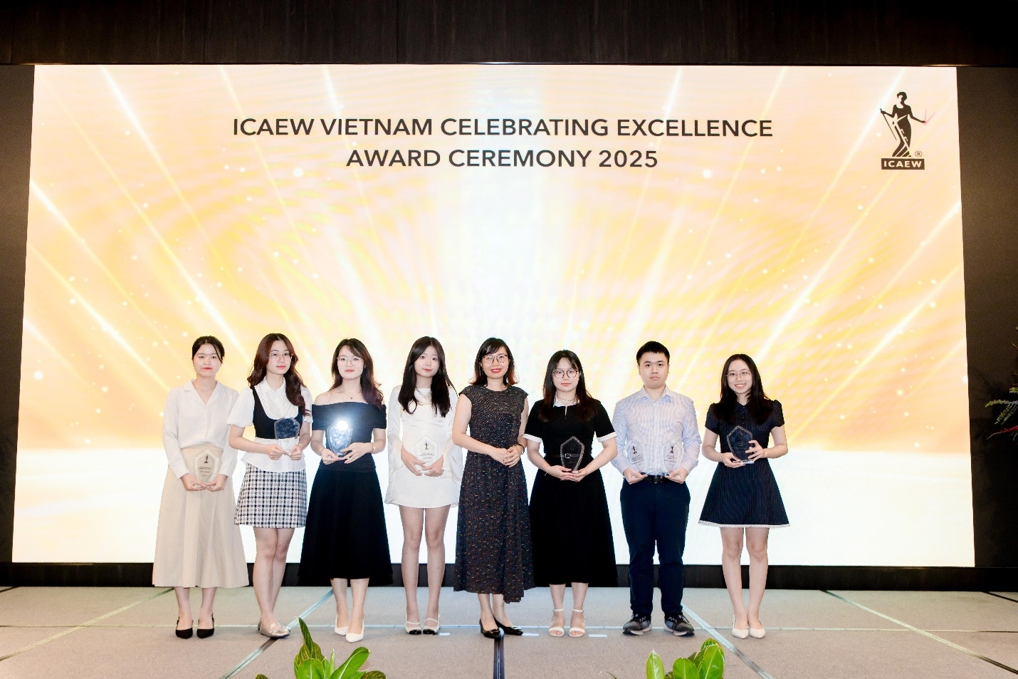 ICAEW vinh danh hội viên, học viên xuất sắc tại Việt Nam