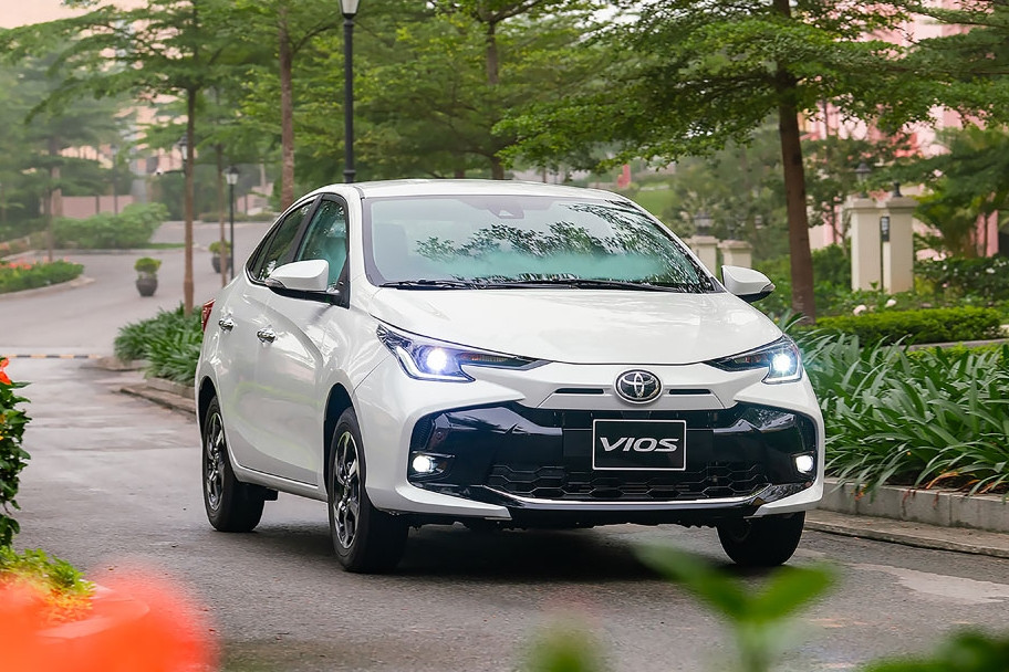 Lái mới muốn mua xe chạy dịch vụ, nên chọn xe số sàn hay số tự động?