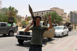 Súng nổ rát, đụng độ vũ trang lớn tại thủ đô Libya