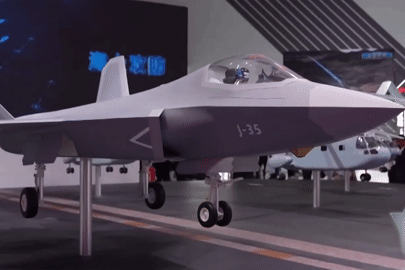 Máy bay chiến đấu tàng hình J-35 của Trung Quốc lộ diện