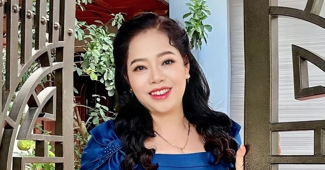 Nữ NSND quê Bắc Ninh lên chức bà nội ở tuổi 58,...