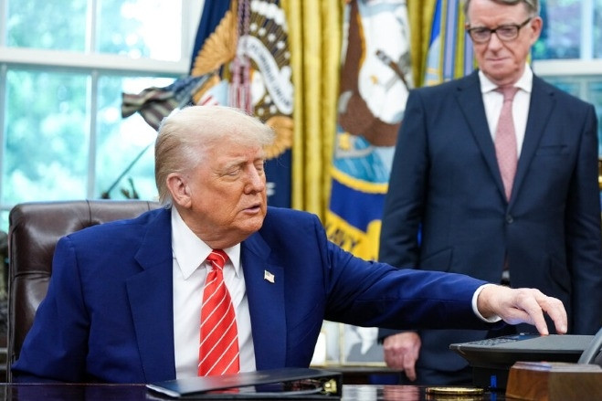 Tổng thống Trump nói đàm phán thương mại với EU khó hơn Trung Quốc