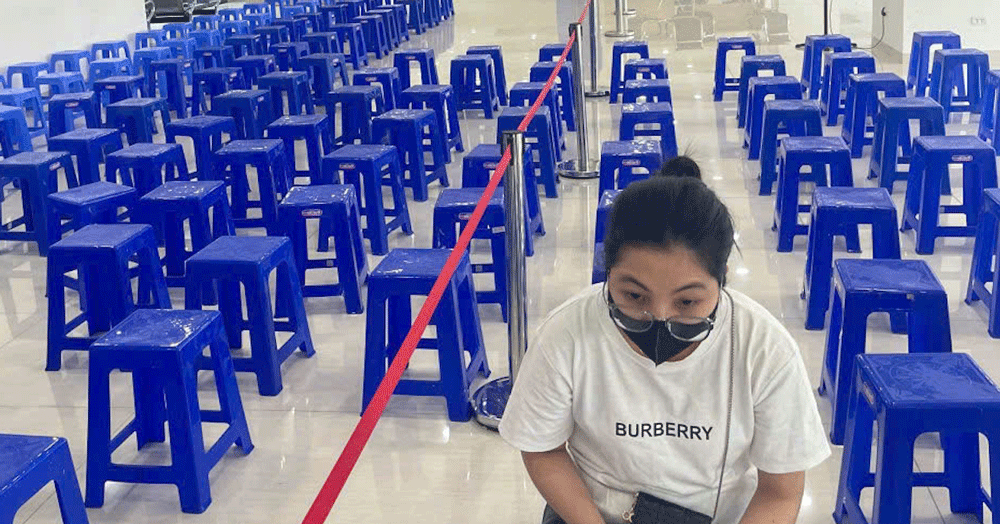 Từ xếp hàng dài lúc 6h sáng, nay chỉ 1 người chờ ở Trung tâm hành chính công Hà Nội