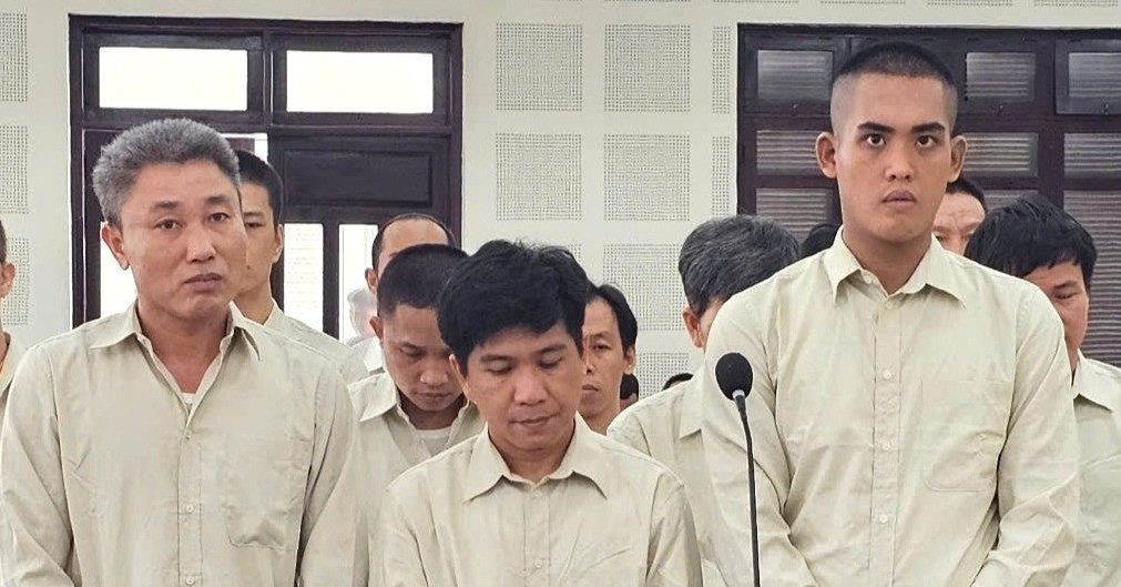 Tuyên án 13 bị cáo trong đường dây sản xuất, buôn bán 1,6 triệu cuốn sách giả
