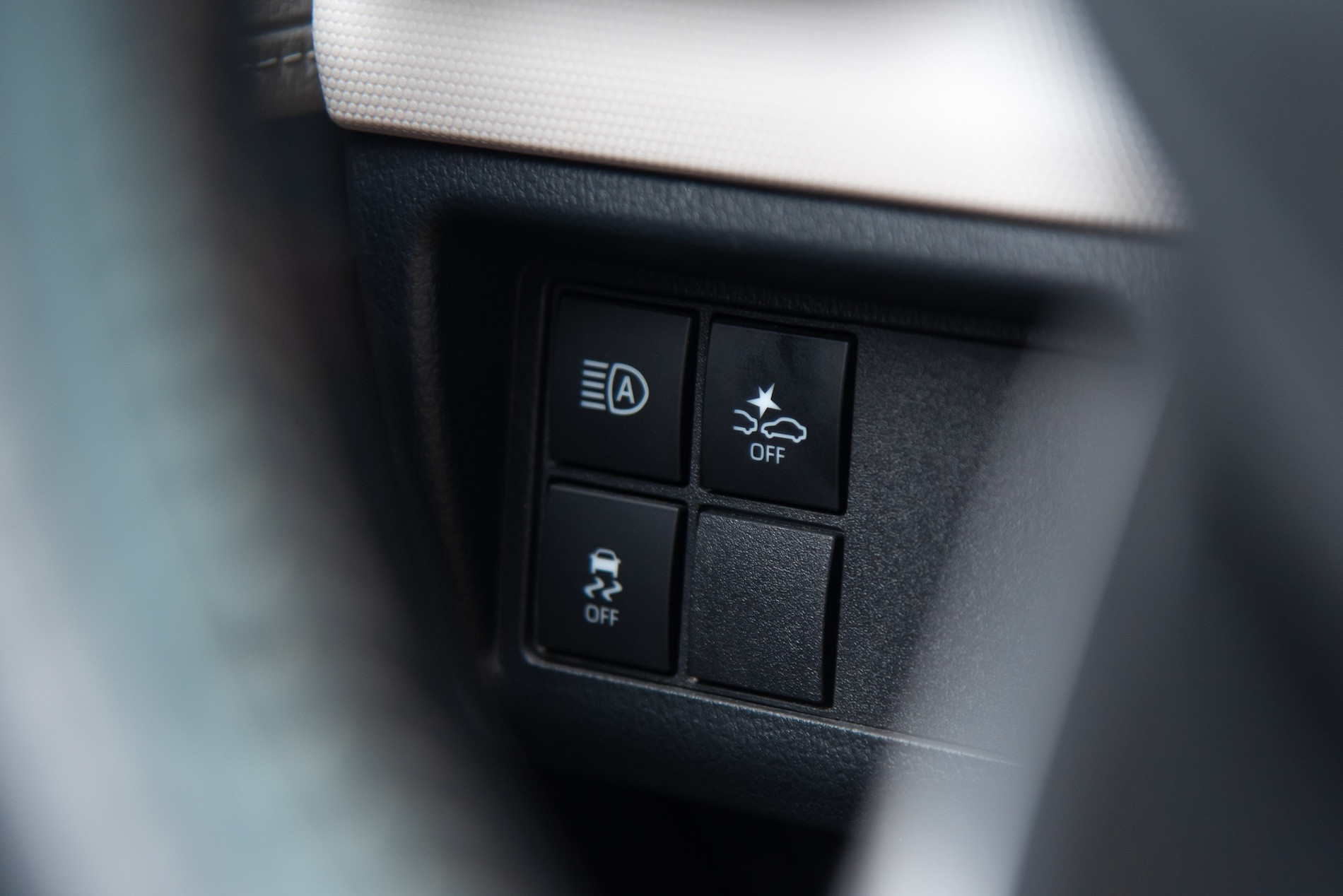 Veloz Cross Anh 5.jpg