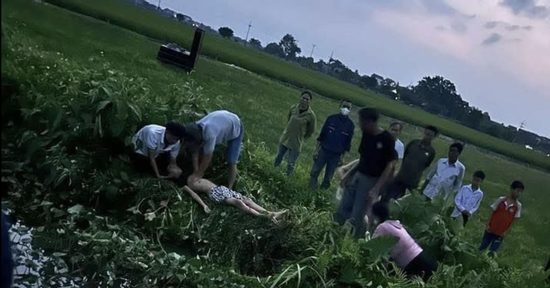Bản tin chiều 14/5: Ba học sinh ở Hà Nội bị điện giật khi gỡ diều, 1 em tử vong